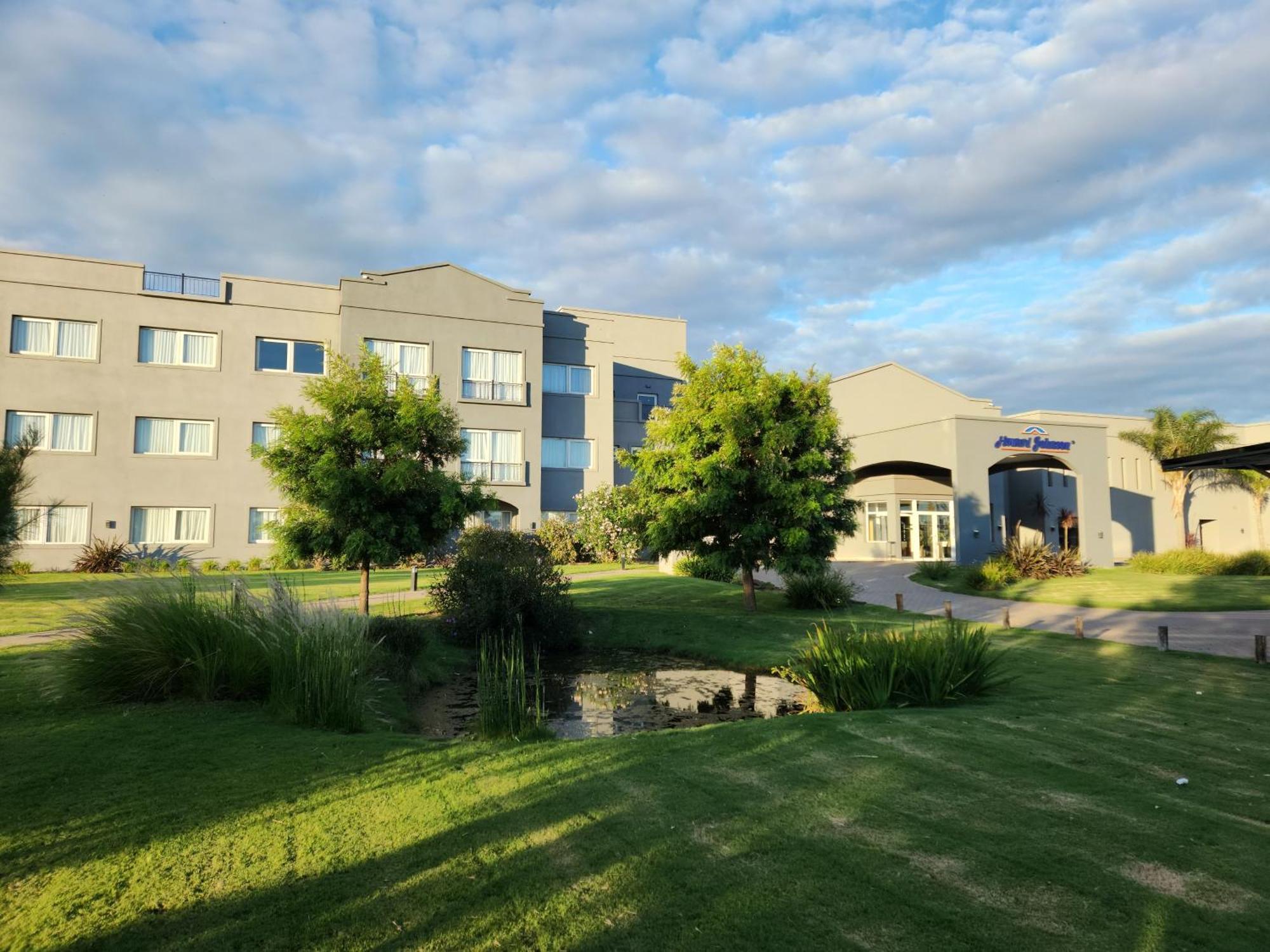 Howard Johnson Hotel & Resort Funes Exteriér fotografie