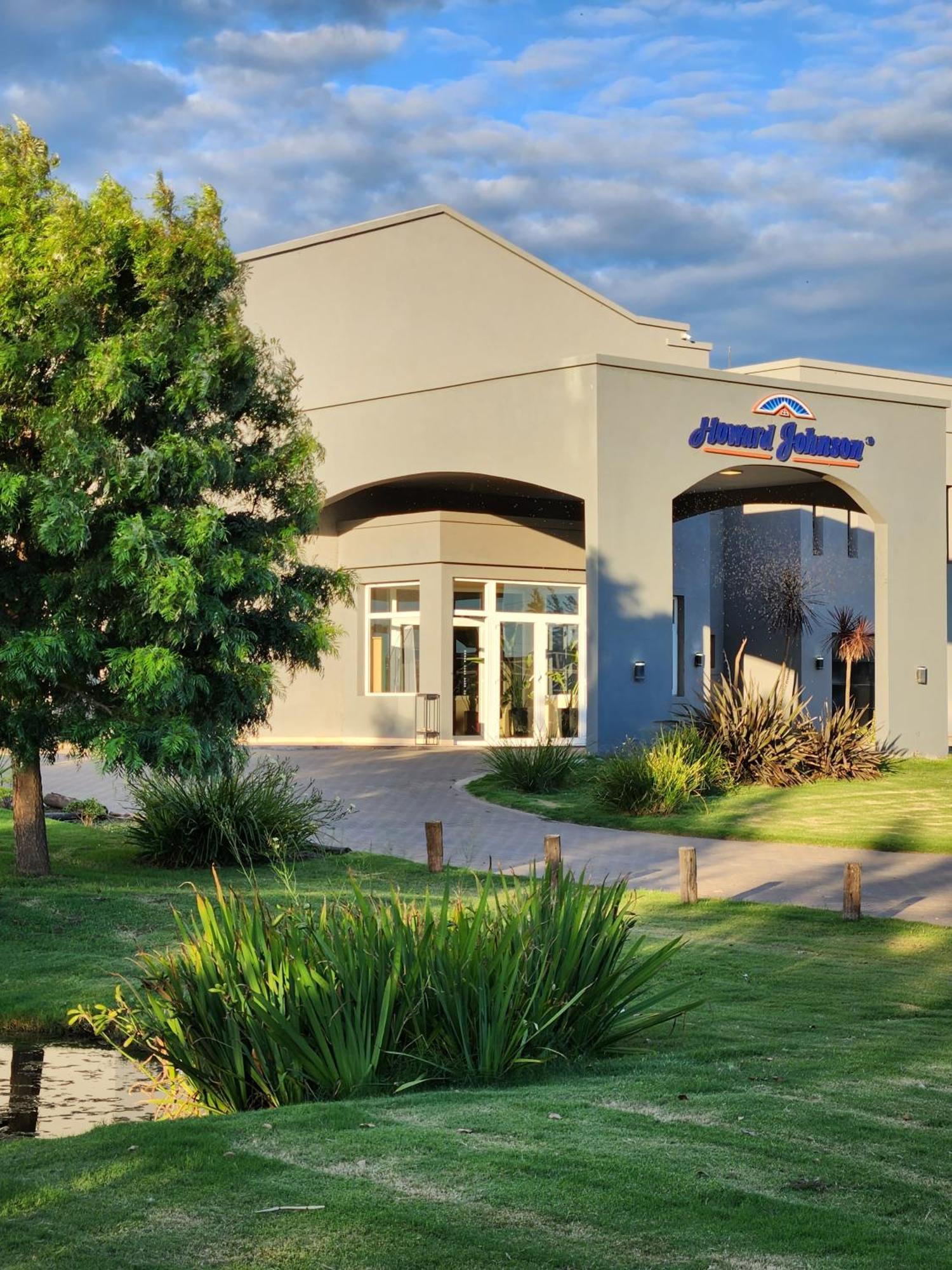 Howard Johnson Hotel & Resort Funes Exteriér fotografie