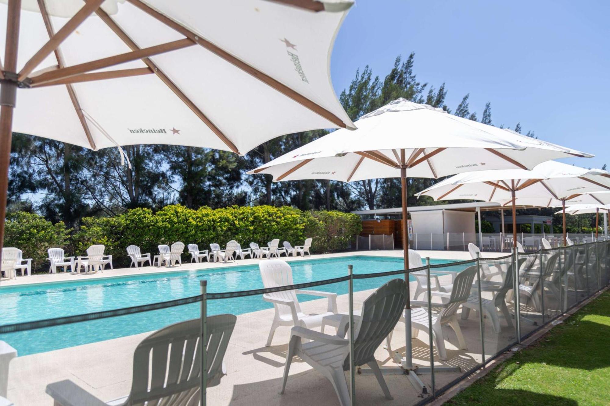 Howard Johnson Hotel & Resort Funes Exteriér fotografie