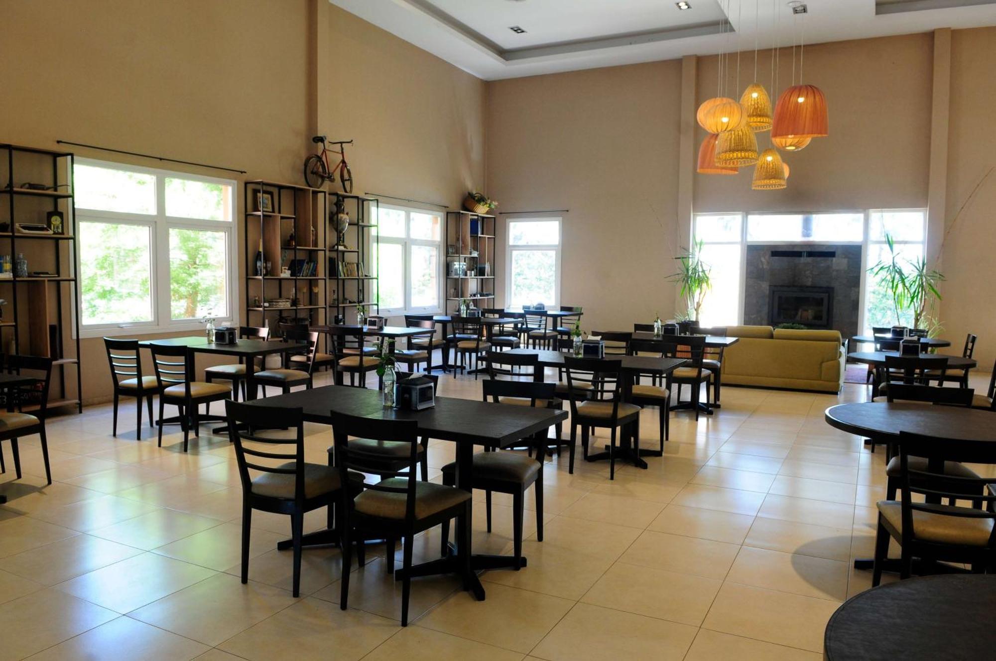 Howard Johnson Hotel & Resort Funes Exteriér fotografie
