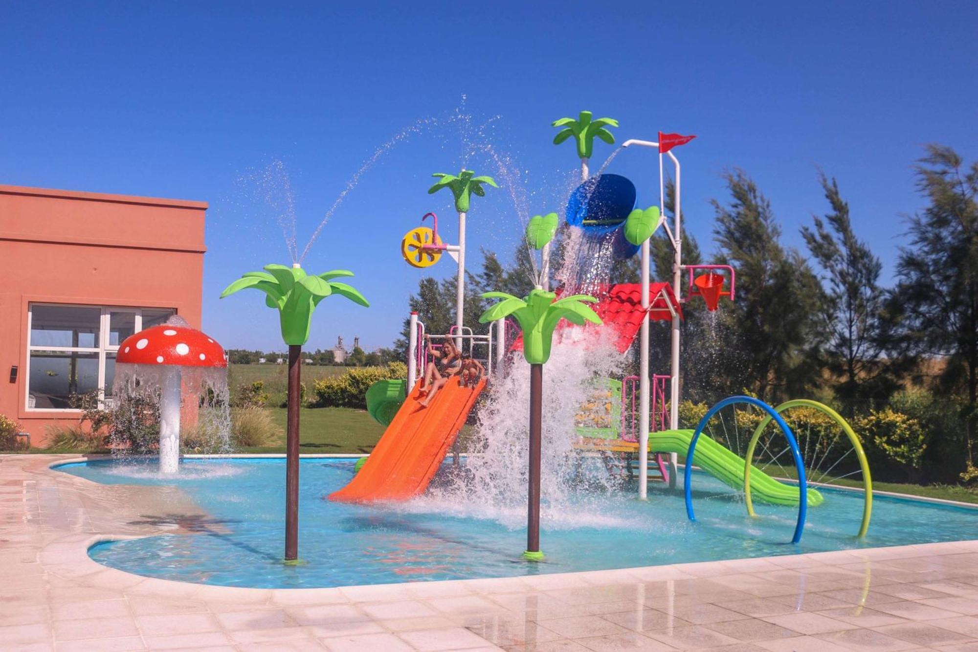 Howard Johnson Hotel & Resort Funes Exteriér fotografie