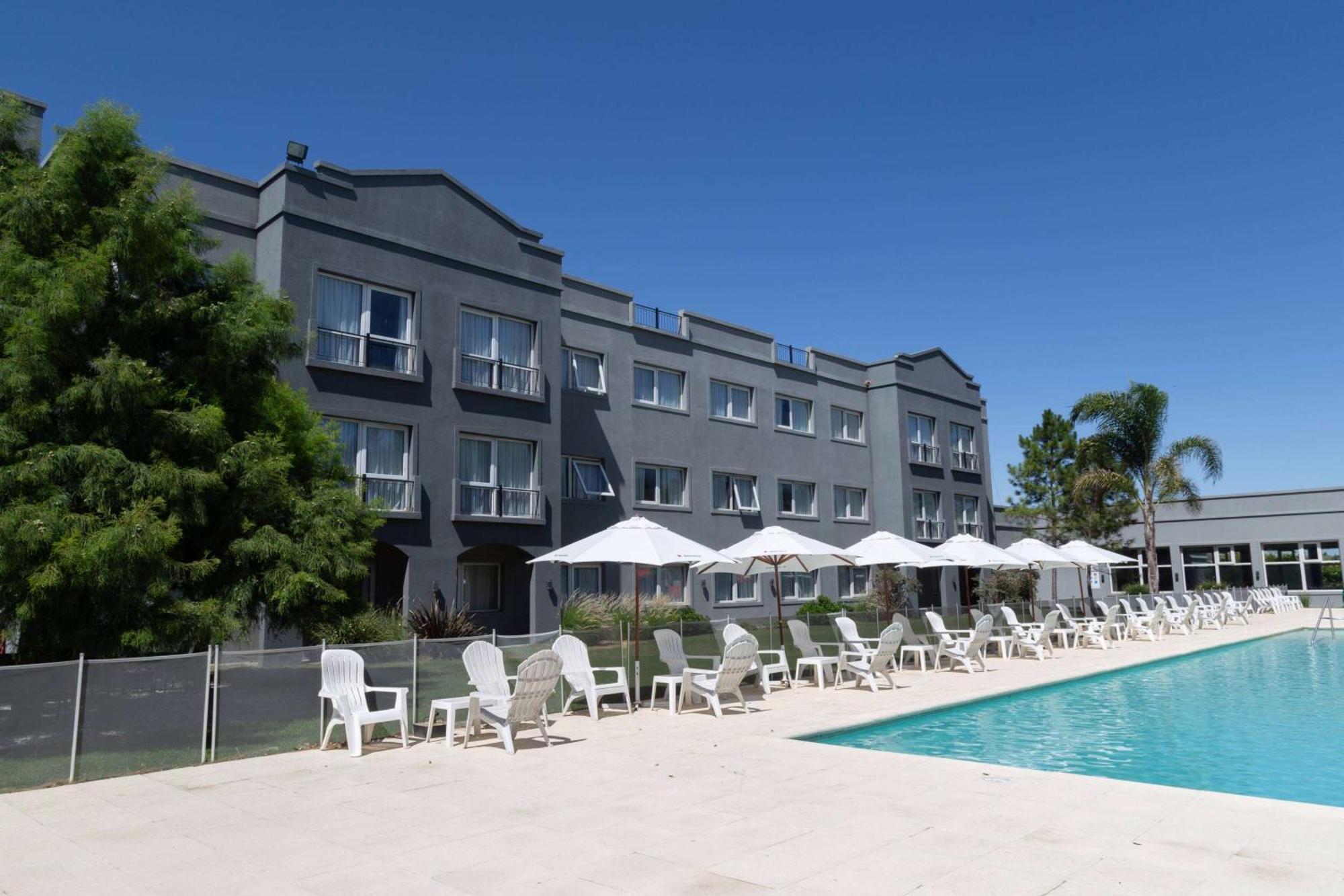 Howard Johnson Hotel & Resort Funes Exteriér fotografie