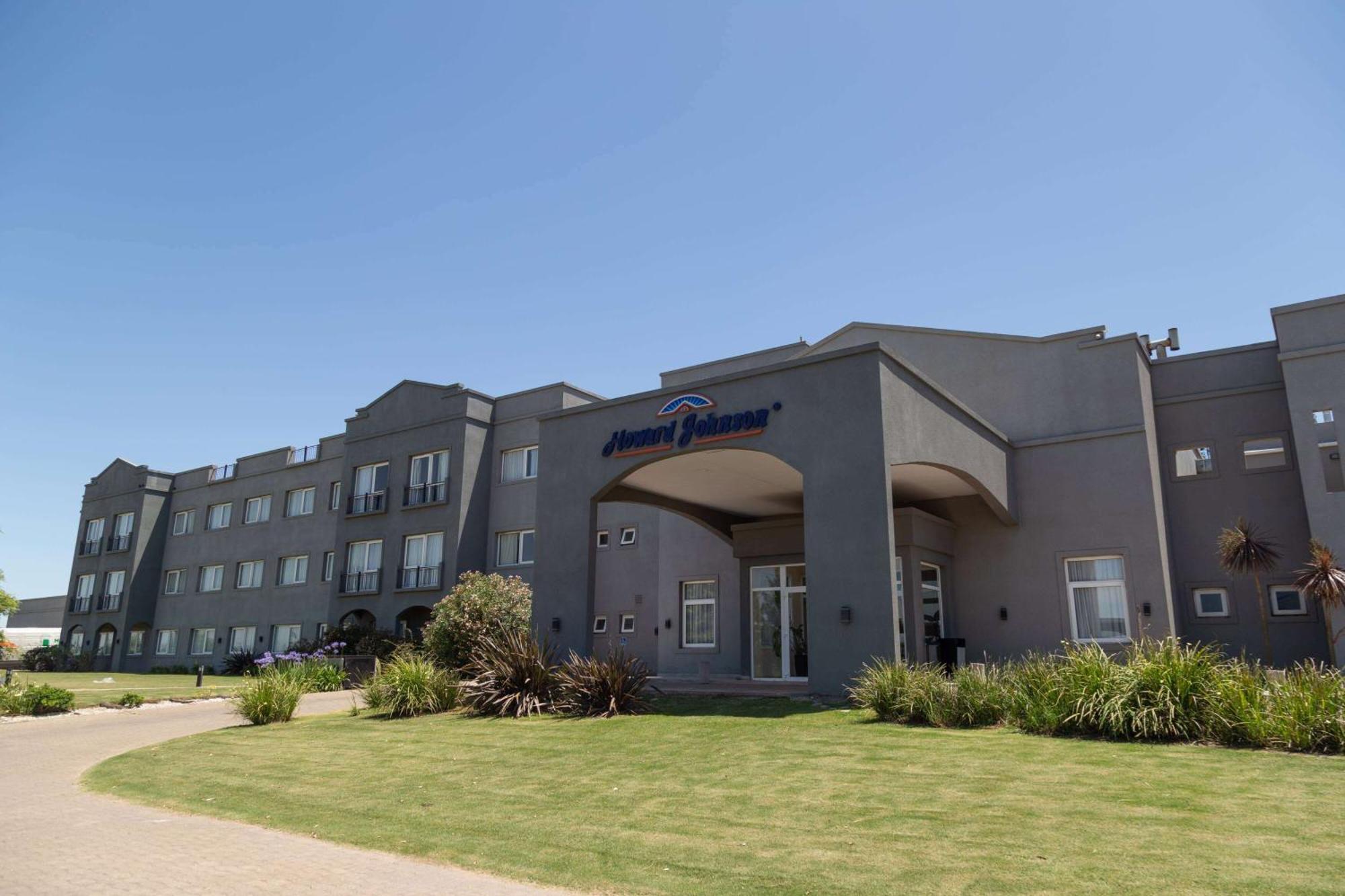 Howard Johnson Hotel & Resort Funes Exteriér fotografie