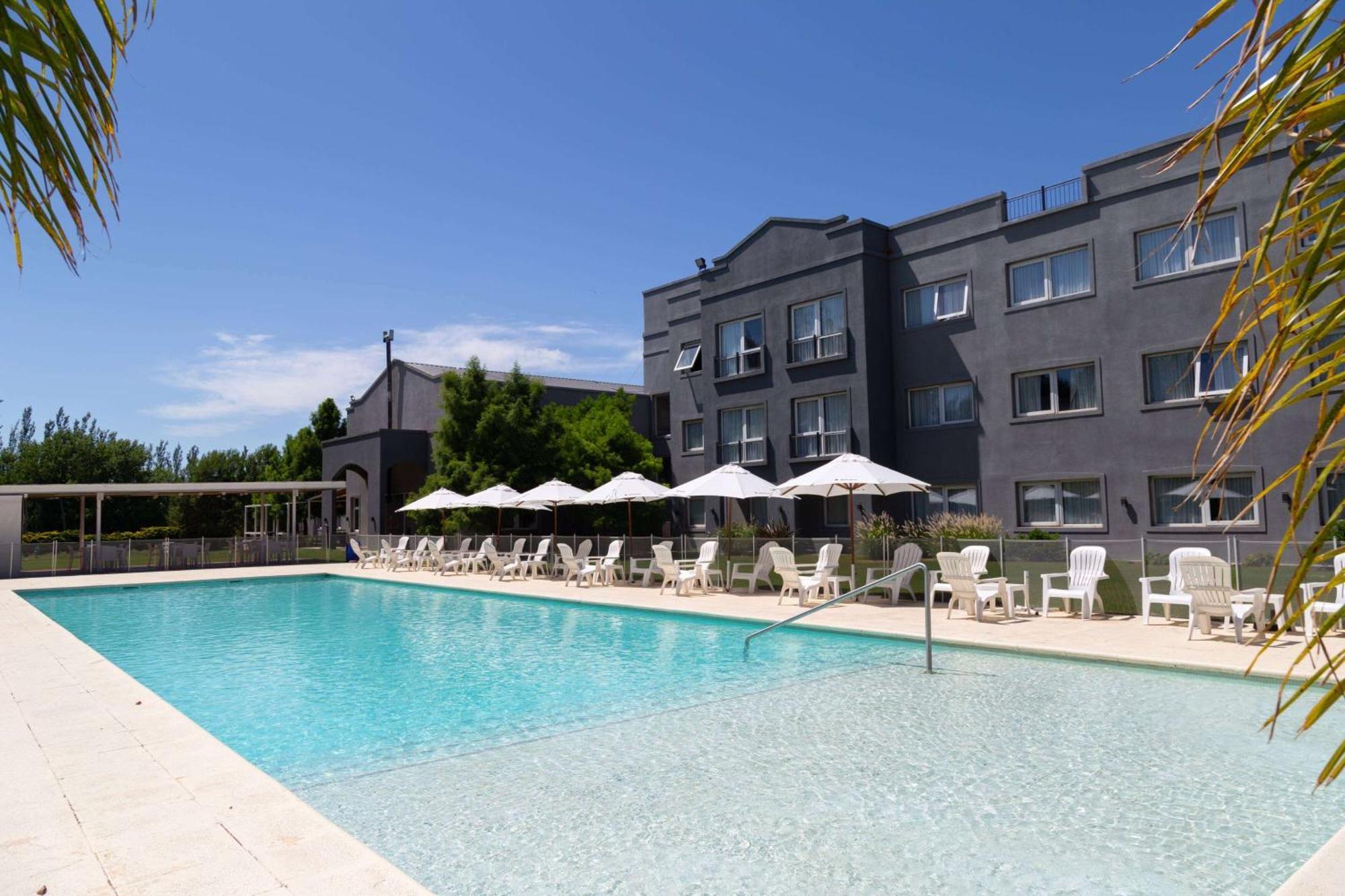 Howard Johnson Hotel & Resort Funes Exteriér fotografie