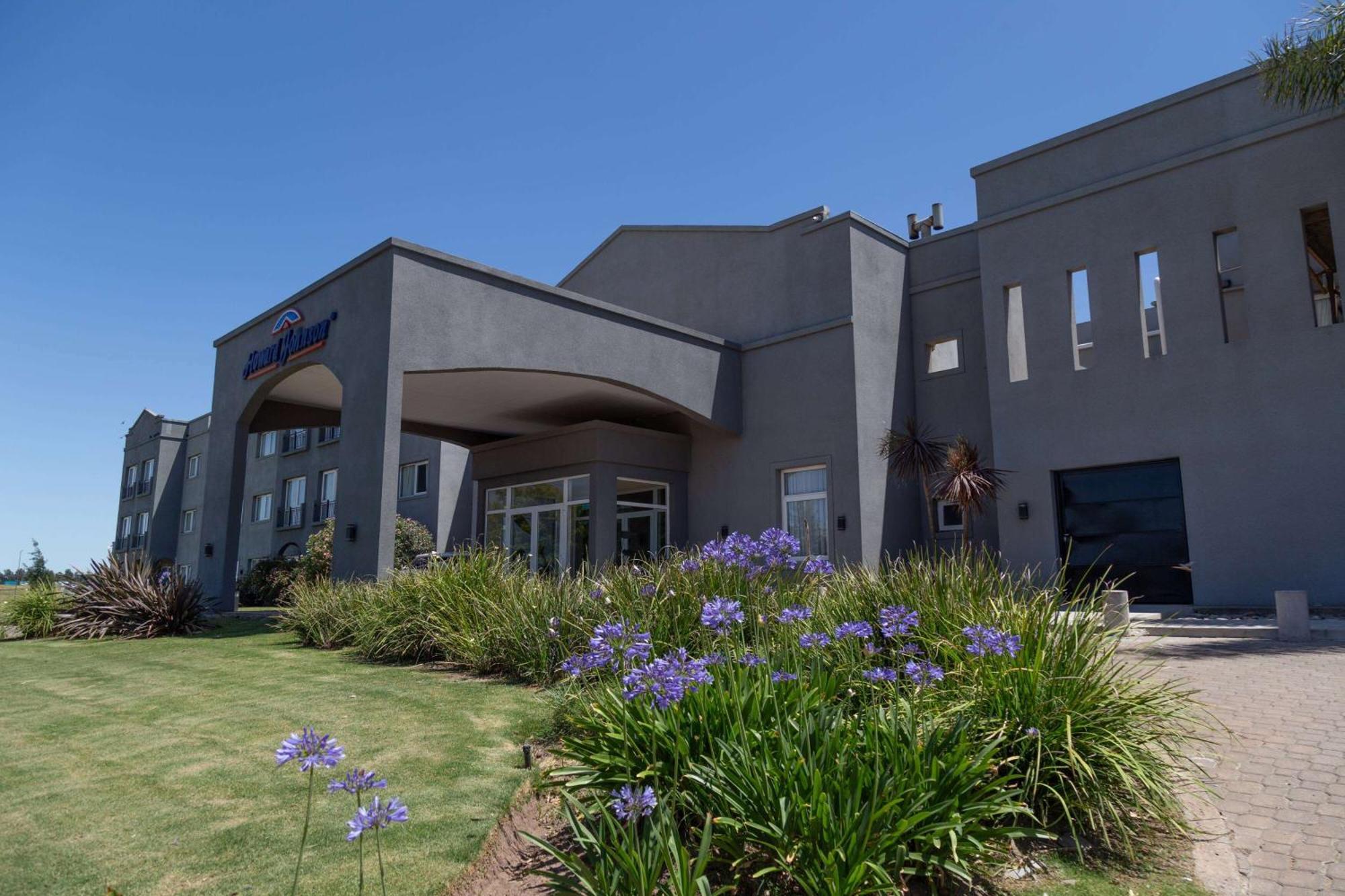 Howard Johnson Hotel & Resort Funes Exteriér fotografie